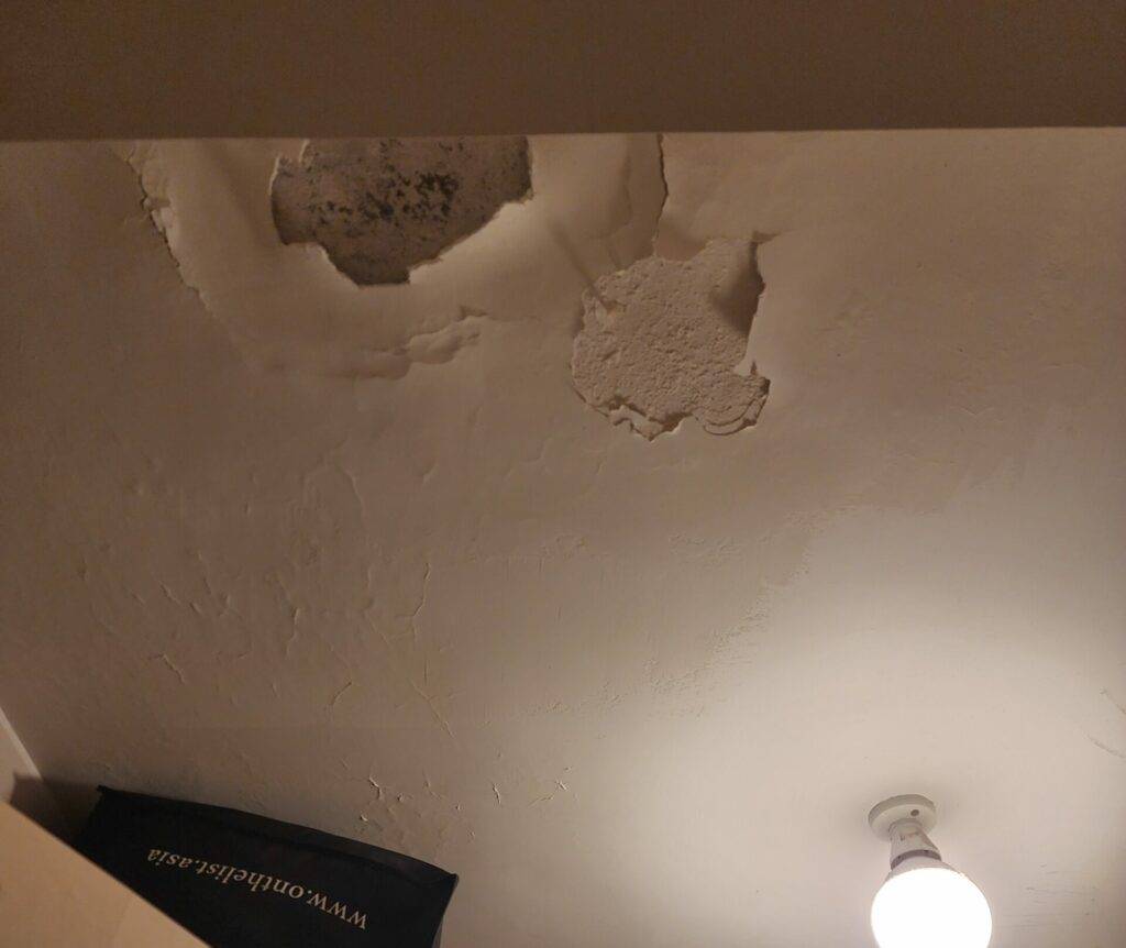 天花跌灰